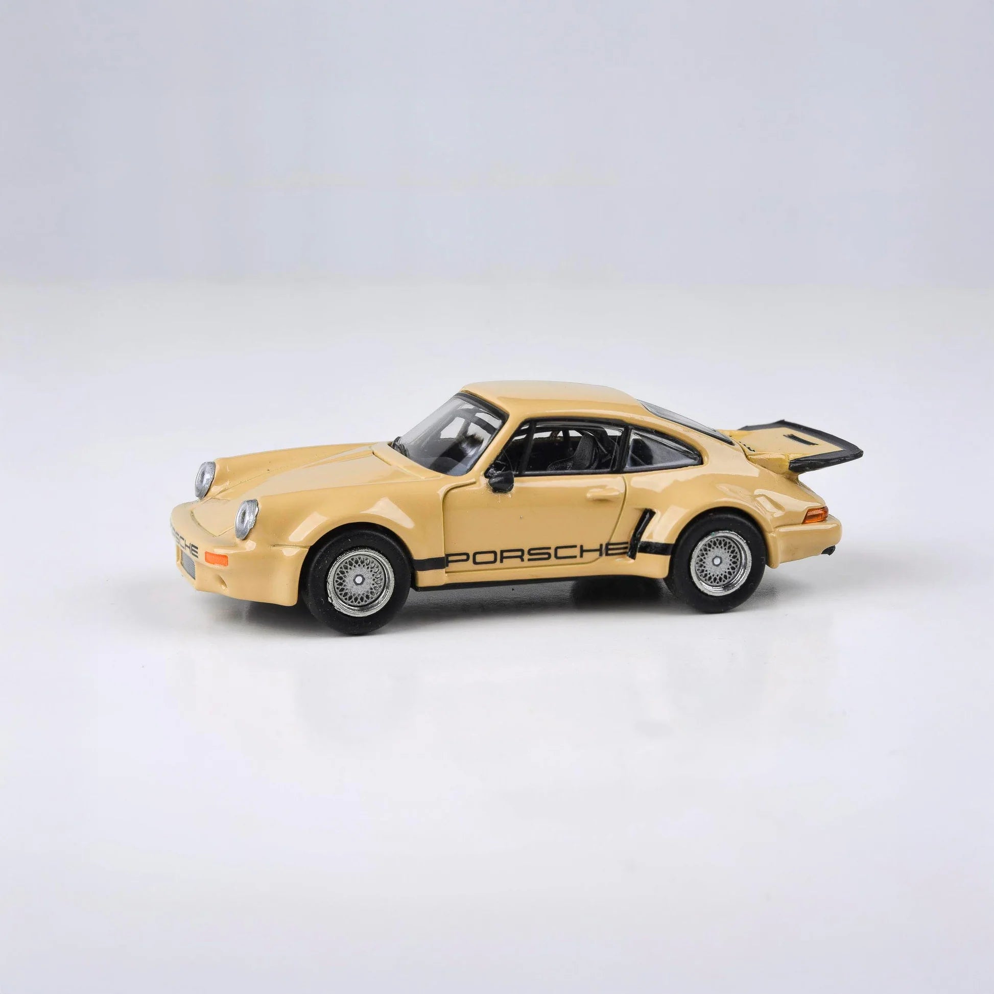Porsche 911 Carrera RSR 3.0 1:64
