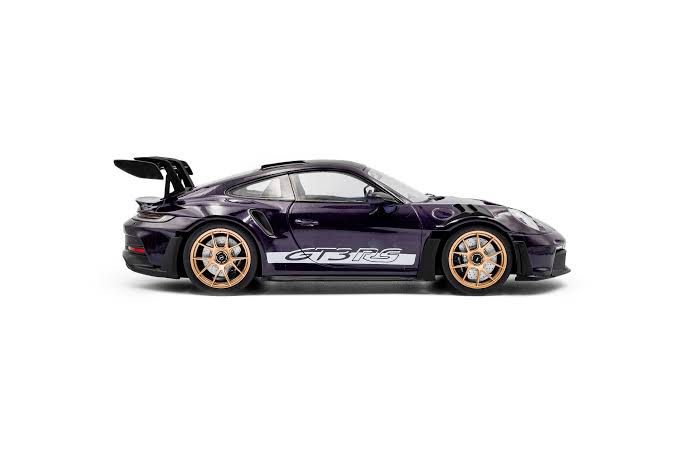 Porsche 911 GT3 RS Weissach Package Morado 1:24