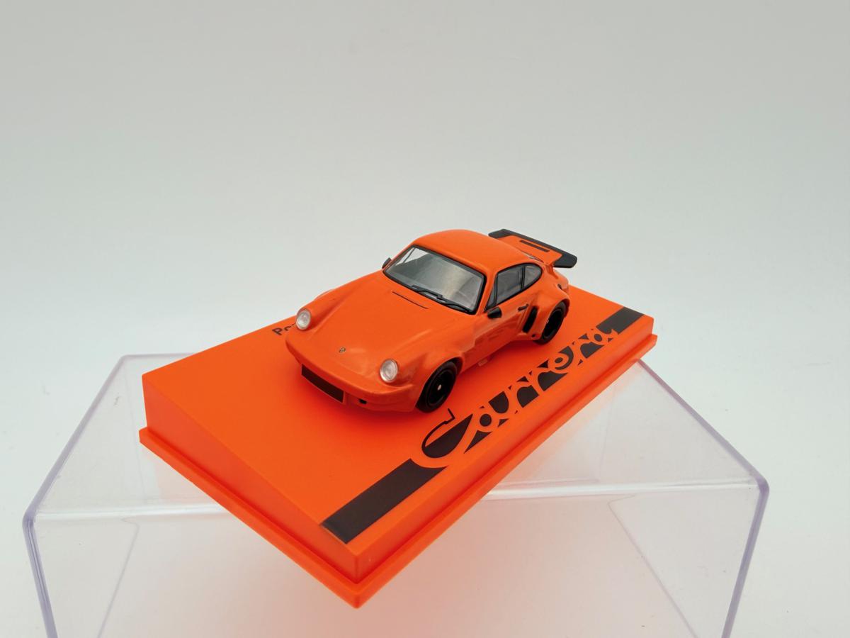 Porsche Carrera 911 1:64 Spark